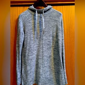 GAP Women’s Hoodie Long Sleeve Gray Sweater Sz  M Drawstring Neckline Excellent